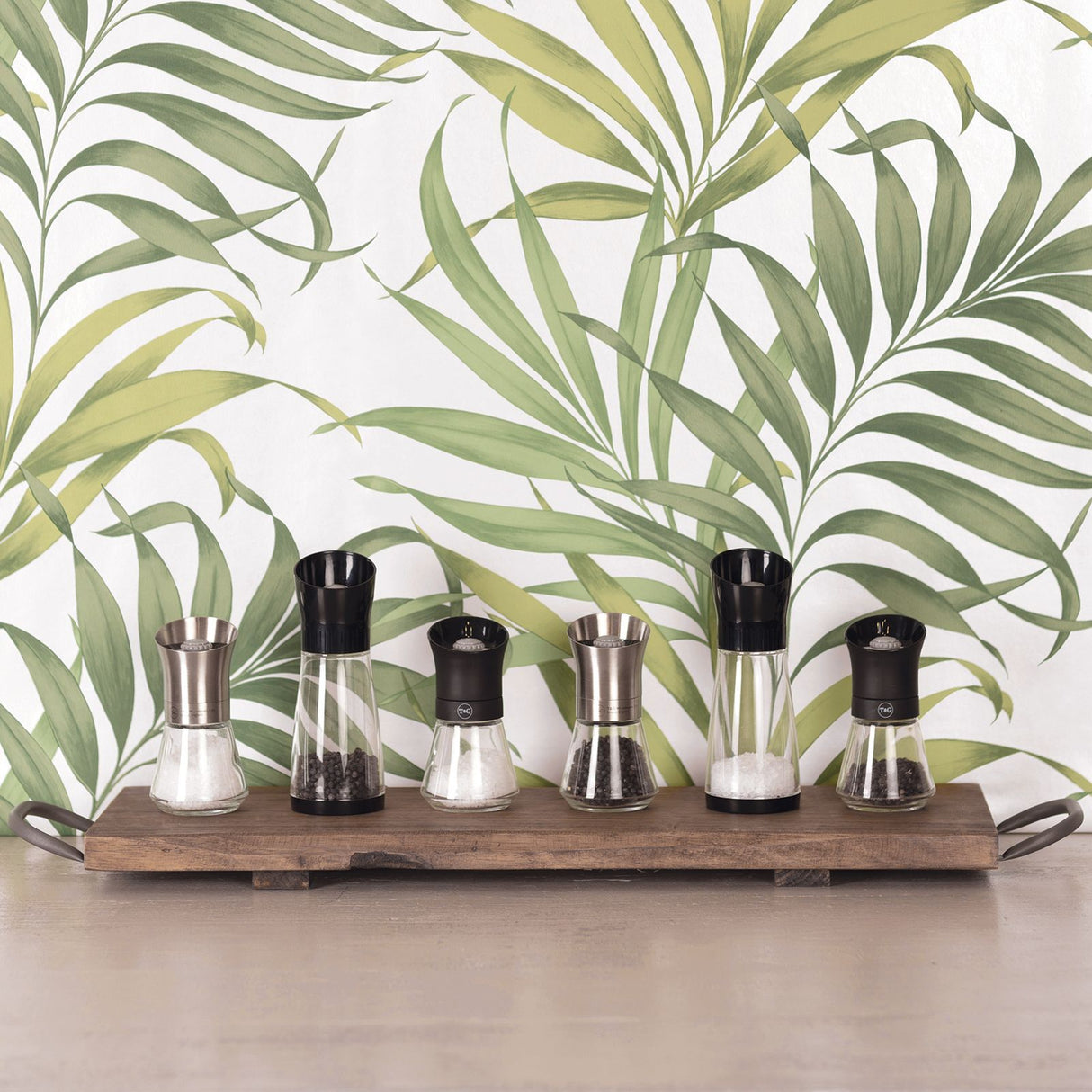 帶有黑色塑膠蓋的香草和香料陶瓷研磨機(126 毫米)