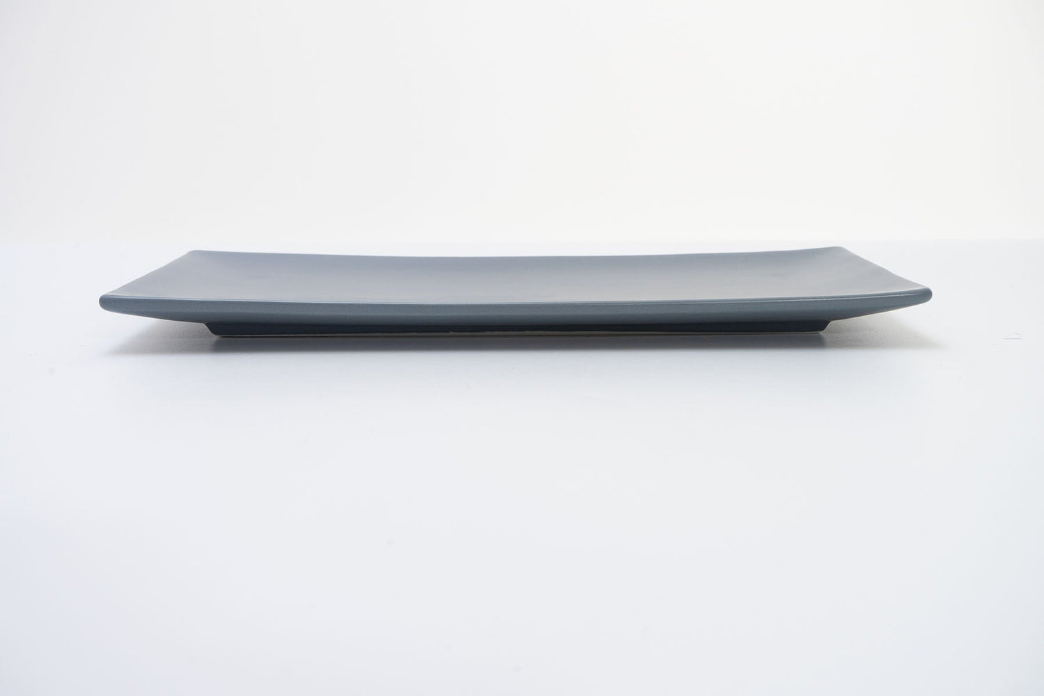 德特拉直角。盤子 13 英寸長 33 厘米