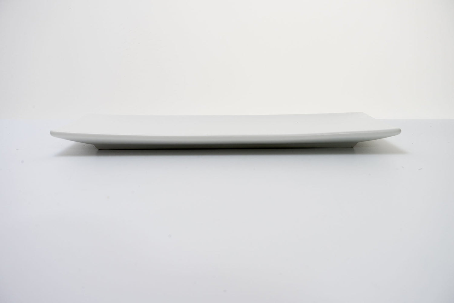 德特拉直角。盤子 13 英寸長 33 厘米