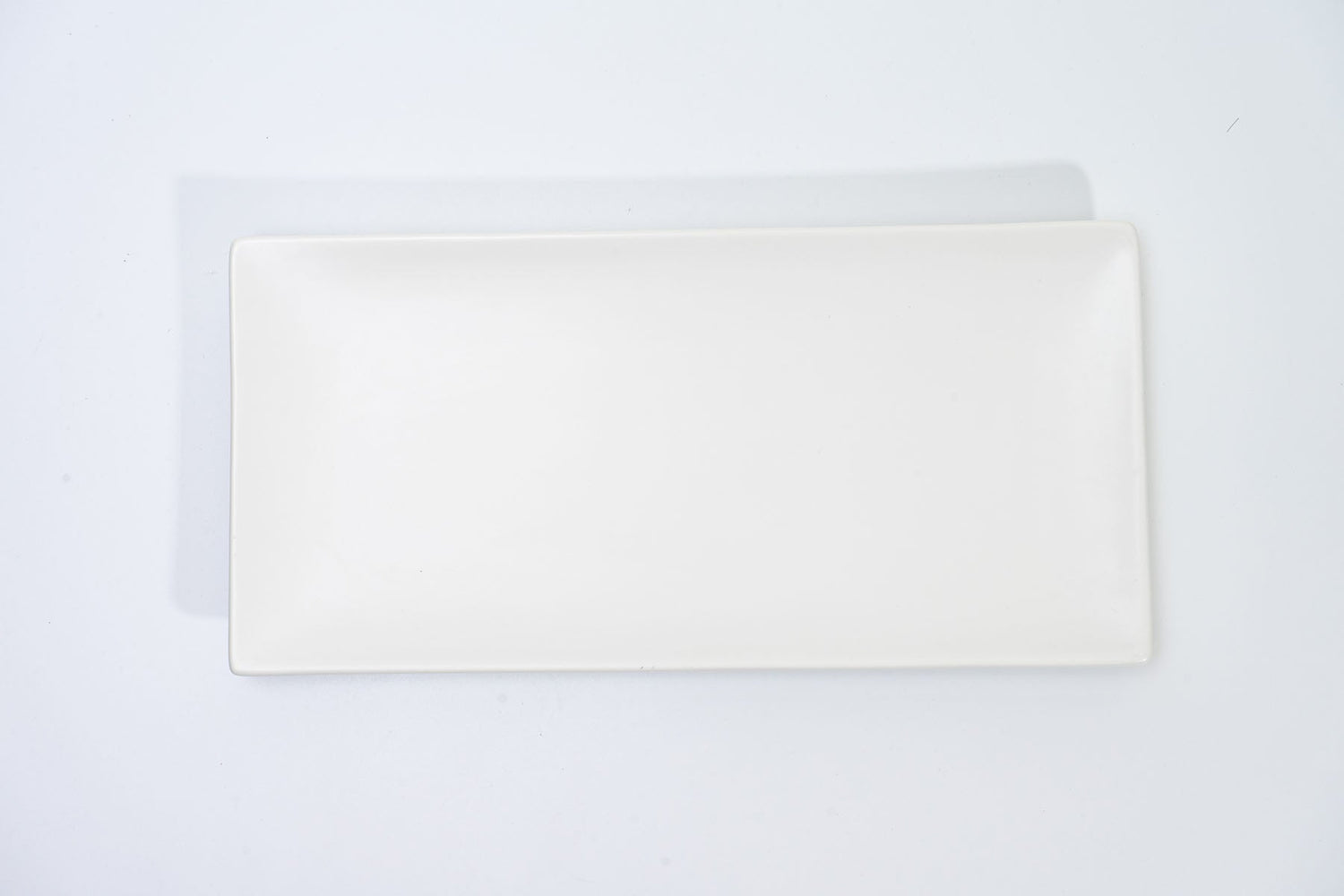 德特拉直角。盤子 13 英寸長 33 厘米