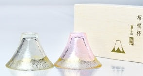 Shofukuhai Mount Fuji Sake Cup 65ml - White/Pink Gold (Set of 2)